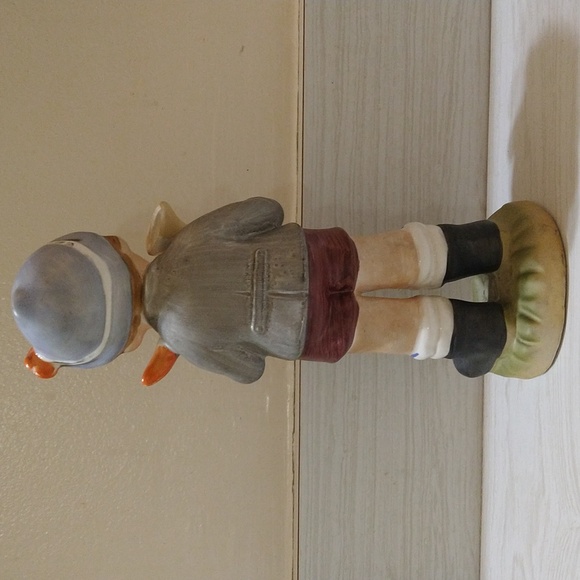 Vintage 1950s Arnart 5th Ave figurine featuring a boy holding a horn - Picture 3 of 5
